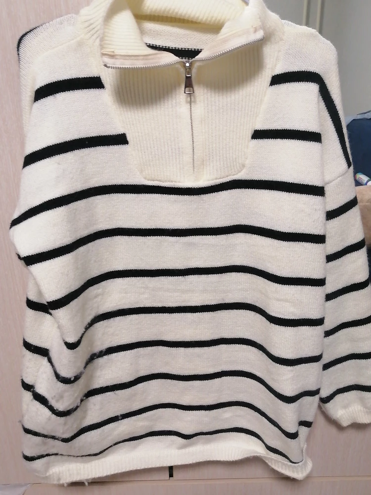 С виду свитер ничего , но после одной носки, ужас, катышки, верните средств за товар ненадлежащего качества