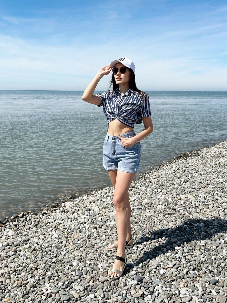 В Сочи погода не очень, думала что не пригодятся шорты вовсе 🙈 Но нет, один солнечный день и фотосессия удалась на славу😊