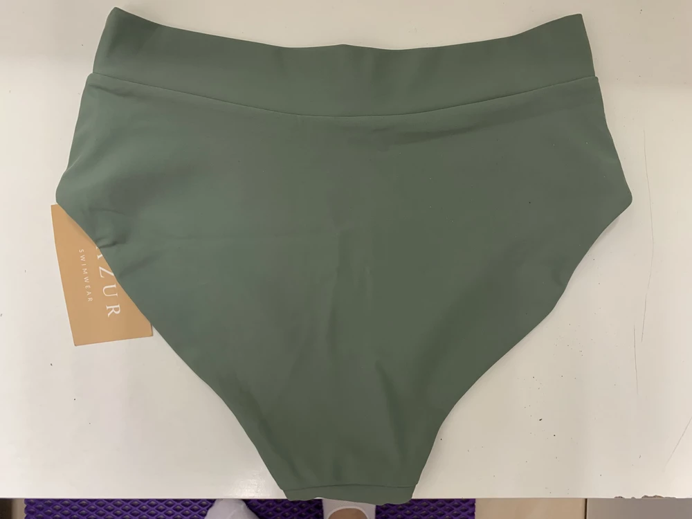 Плавки классно сидят, но пошиты были странно, поэтому отказ. Мой рост 158, высокая талия 62 см, широковаты в талии.