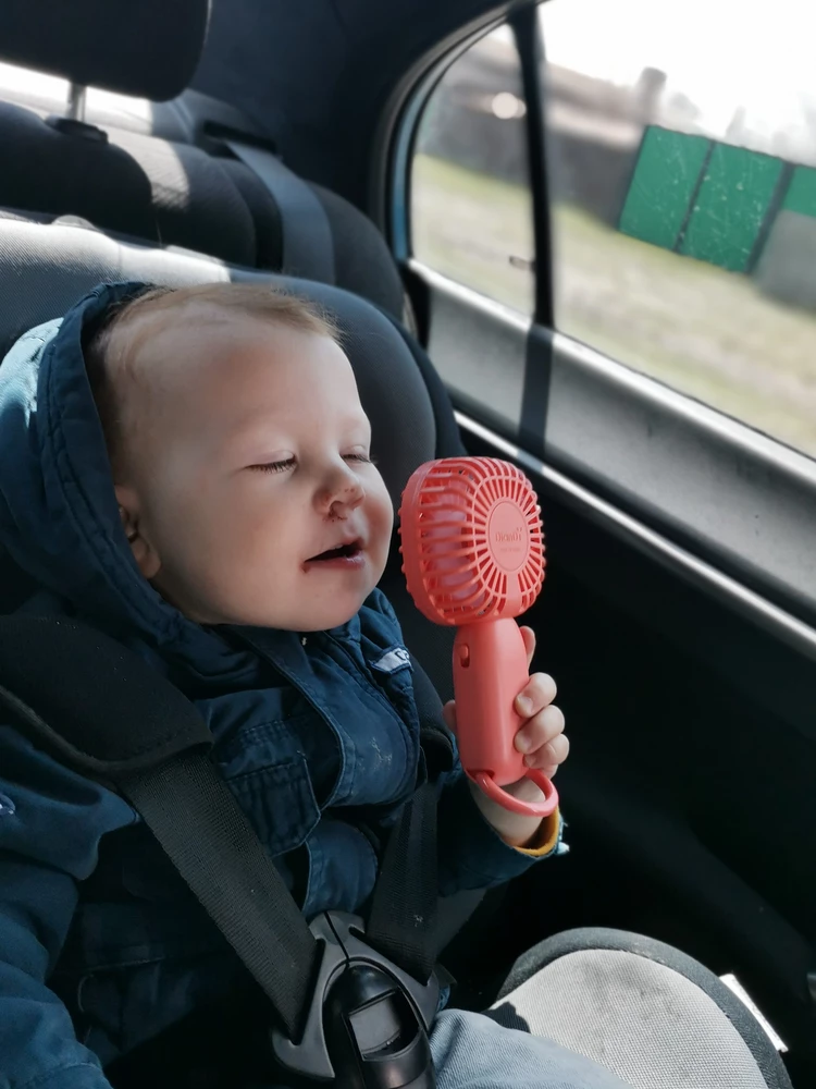 Классный вентилятор, детям понравился. Дует, светится. Пришёл в коробочке, хорошо упакован. Можно на подарок. Спасибо😊