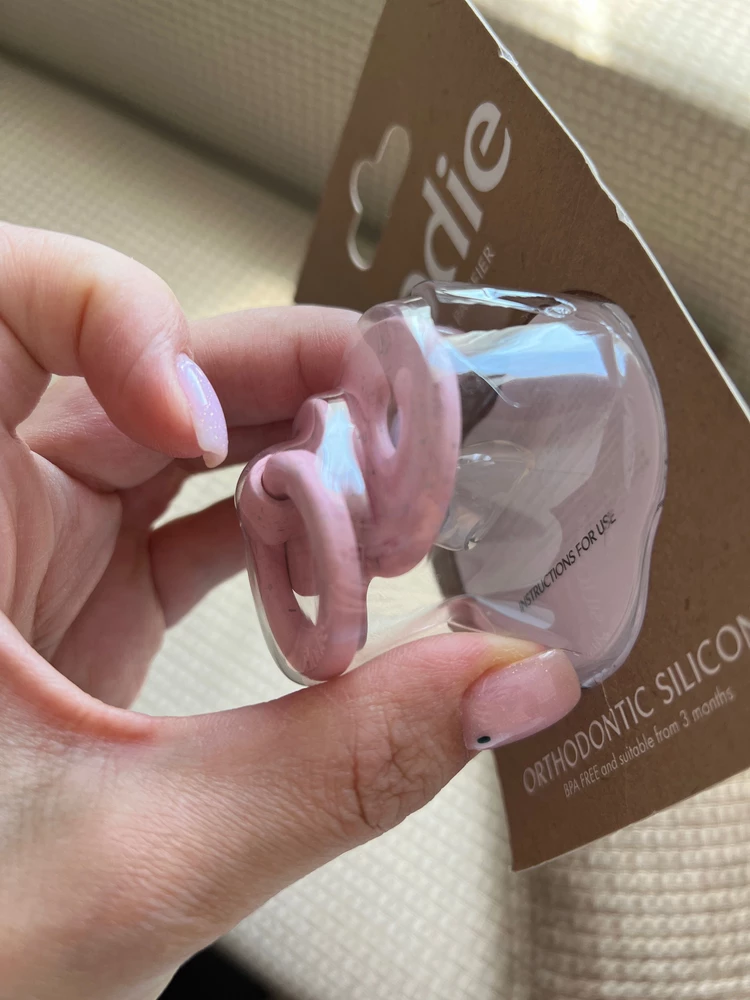 Беру второй раз эту соску. Снимаю звезду за разорванную упаковку - всё -таки товар для малышей