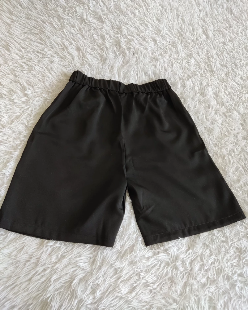 Шортики очень понравились! Удобные и лёгкие! Немного торчат нитки, но это нормально! Сложновато утюжить их) Подошли идеально