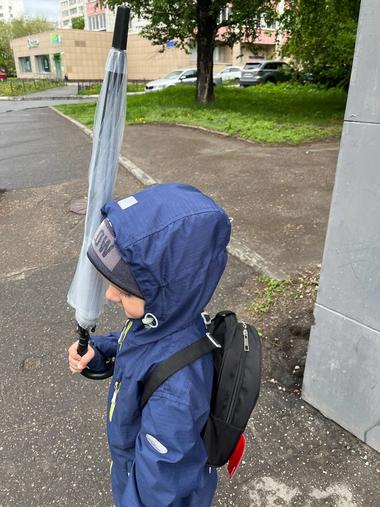 Отличный зонт. 5летний сын доволен. Закрывается и открывается без проблем и без сумасшедших усилий. Благодарю