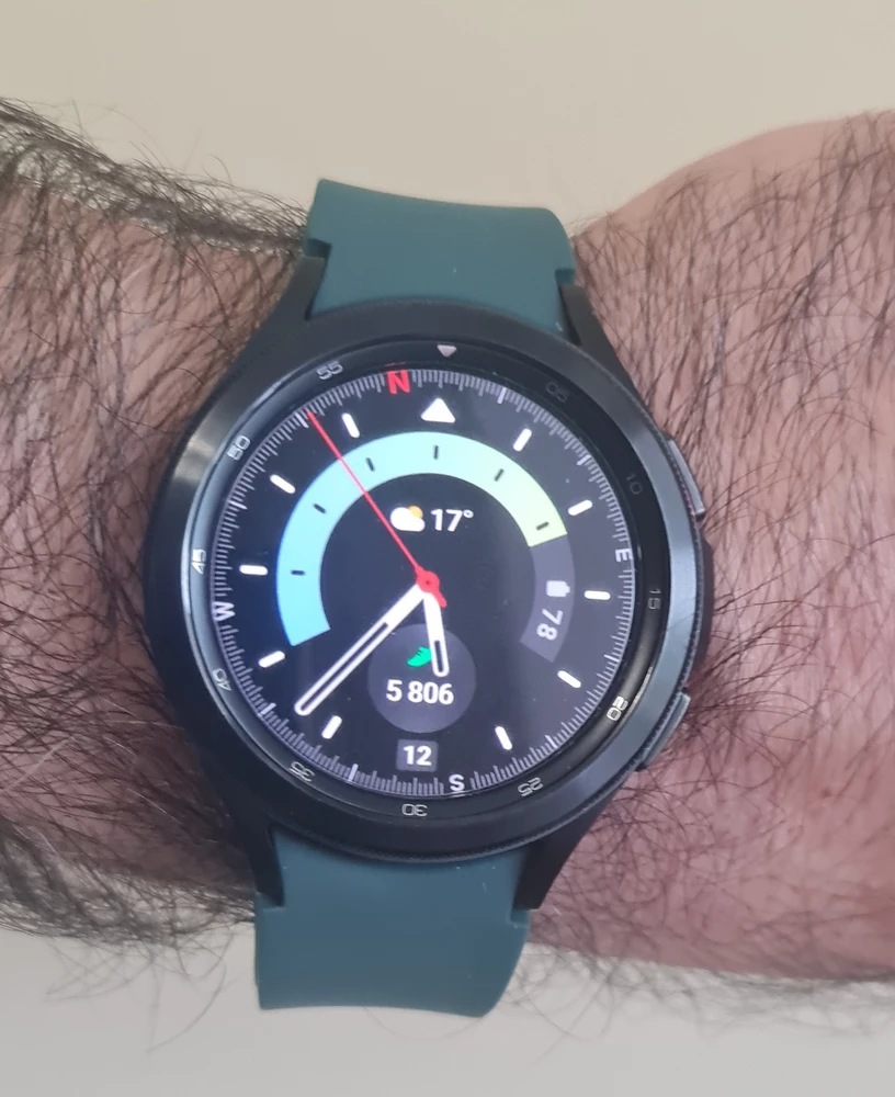 Очень понравился, цвет насыщенный , мягкий, подошли чётко на samsung watch 4 classic 46 мм. Будем заказывать и другой цвет