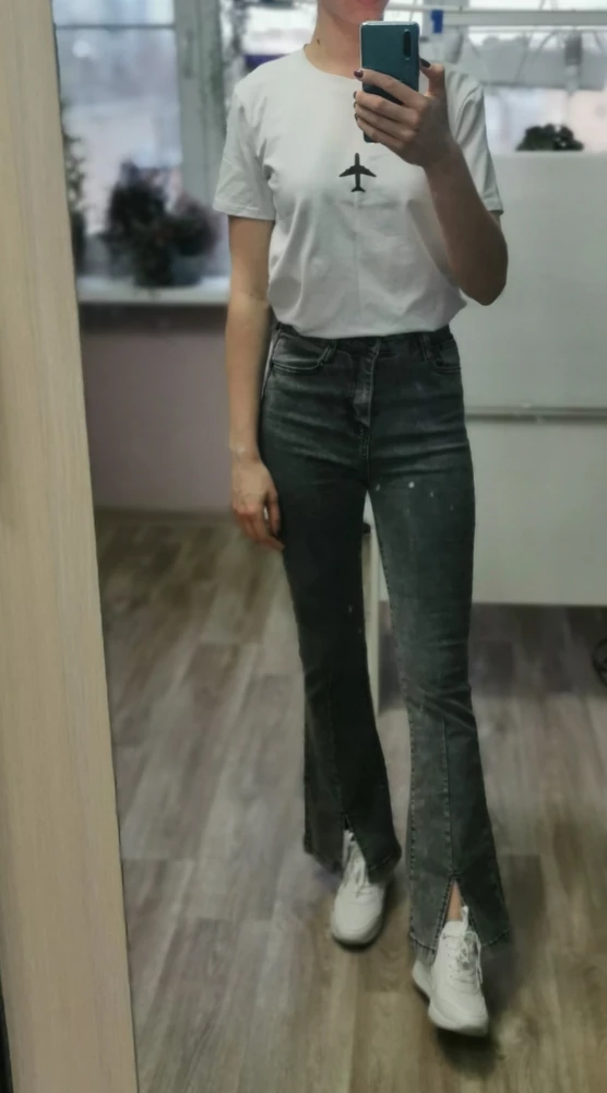 Оказались очень удобные, сидят круто на талия 62 бедра 93. С лайкрой.