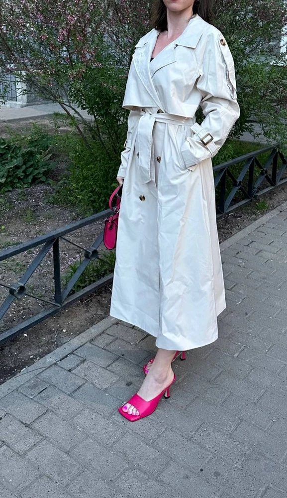 Такой стильный! Цвет нежный, романтик) Нравится и фасон и длина! Однозначно рекомендую!!