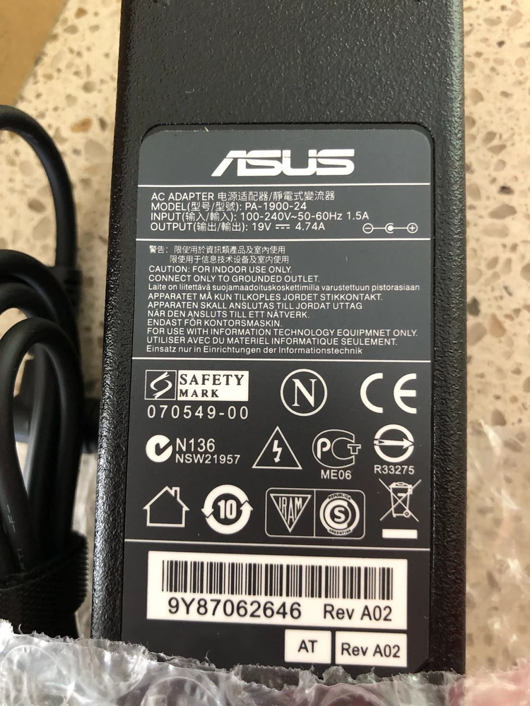 Зарядное устройство подошло для ноутбука ASUS K52J, всё работает, заряжает, нагревается слабо. Упаковано отлично, спасибо за конфетку ☺️ приятно. Надеюсь покупка будет также радовать в дальнейшем.