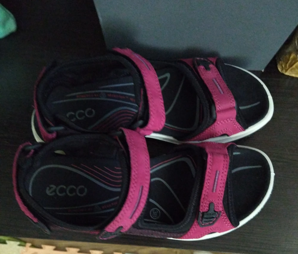 Сандали качественные, удобные, но маломерят немного.