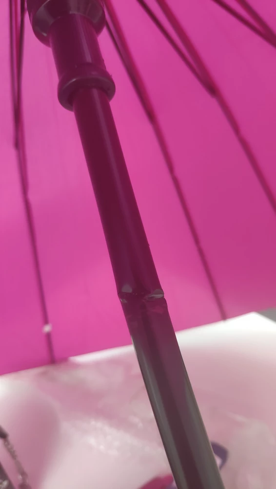 Опять взяли деньги за возврат товара с дефектом. Погнуто основание зонта, плохо открывается. Менеджер отметил брак, проверку качества валберис не даёт