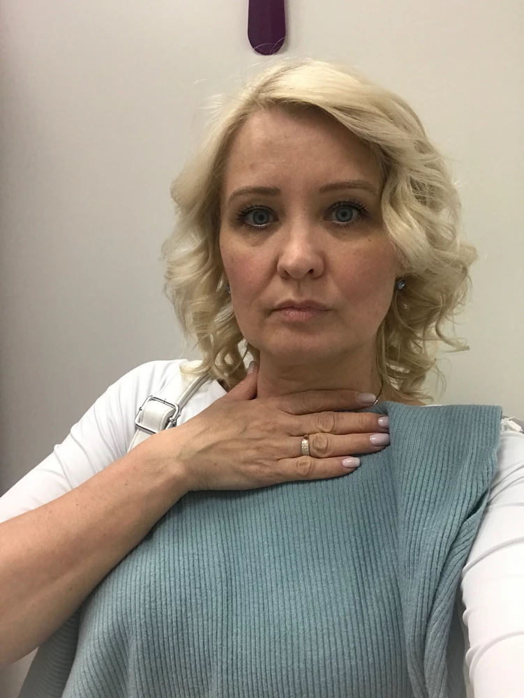 Цвет не соответствует, какой-то скоро-голубой, теперь ещё и платный возврат(((