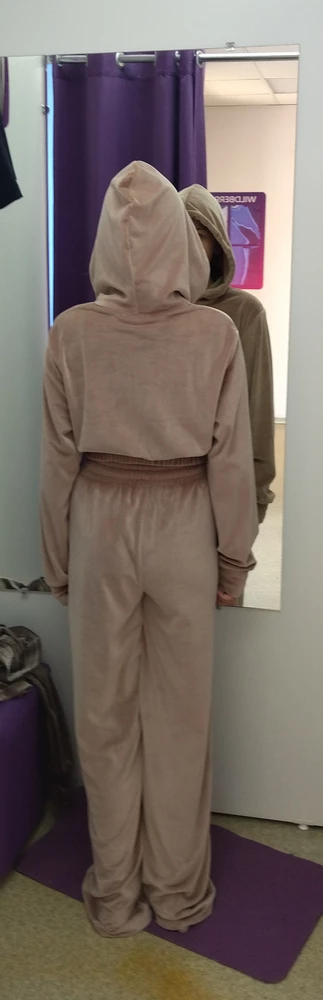 Костюм отличный!!! Велюр плотненький, качество шикарное!!! Но к сожалению отказ, по размеру не подошёл,(не  угадала) , поэтому отказ, буду заказывать меньший размер)))