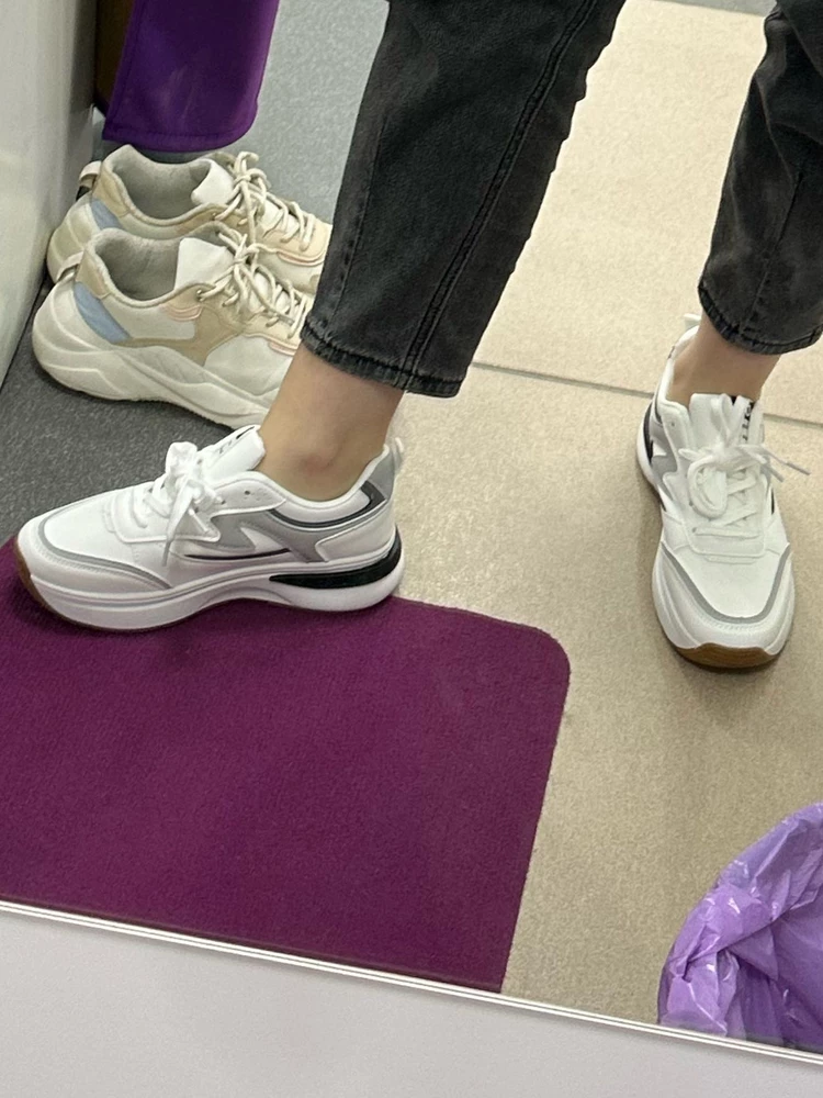 Хорошие ,больше подойдут под спортивный костюм