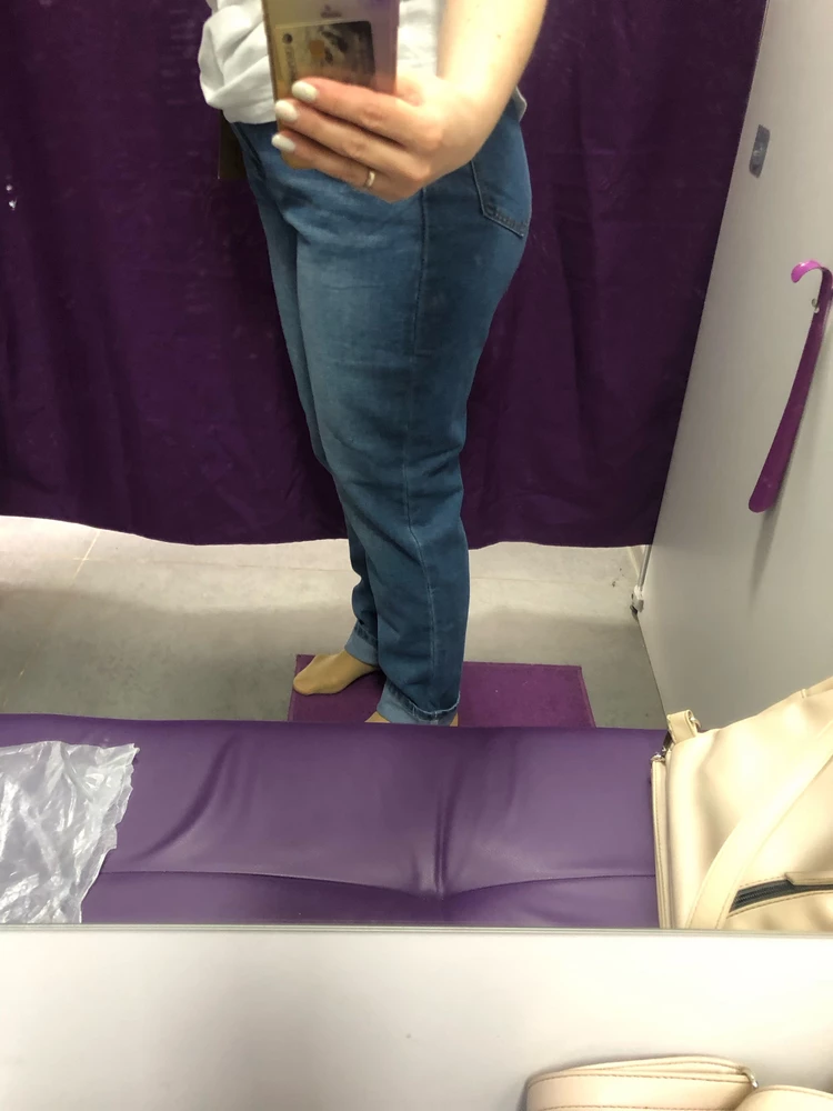 Очень понравились джинсы по качеству. Высокая посадка. Но на высокий рост. Мне на 158 см длинные и не сели идеально. 52 размер идет на 50.