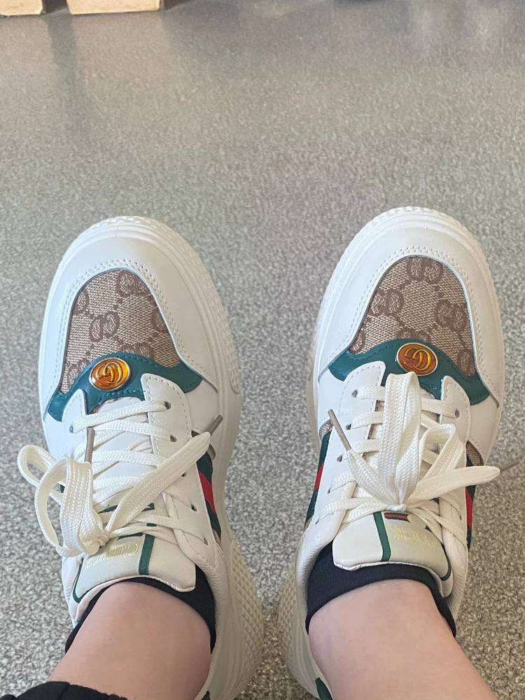 Надпись не правильная ,носки в подарок ,размер соответствует