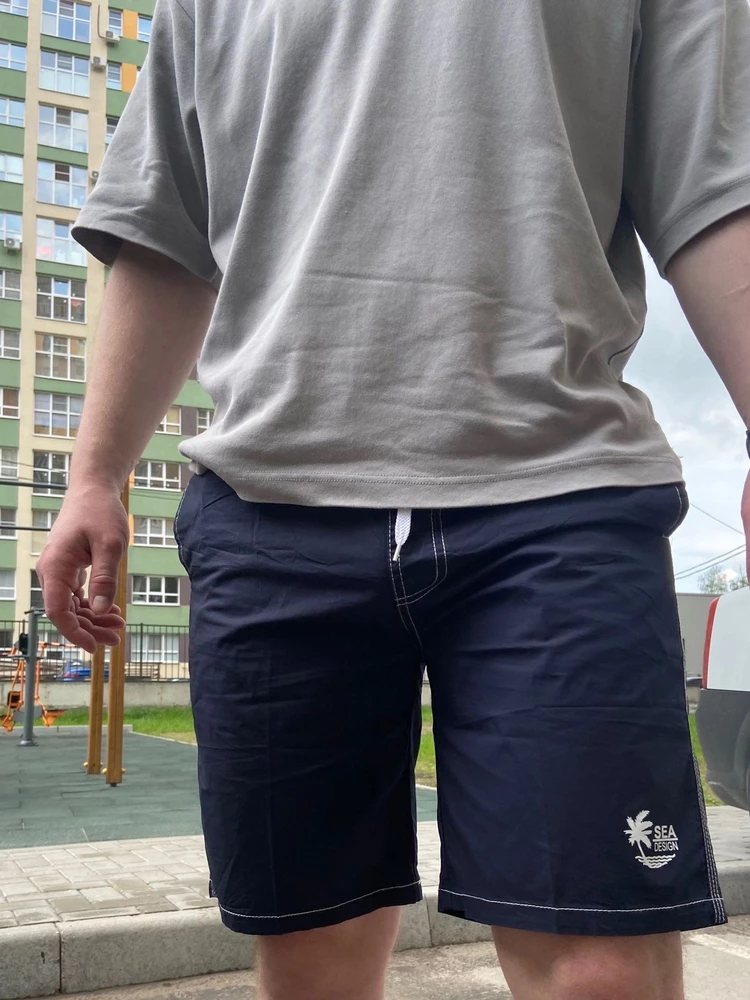 Шорты хорошие, мужу понравились. Я читала отзыв, что для купания не подходят, но мой сказал, что будет в них плавать, ткань быстросохнущая, легкая. Модель интересная, мне тоже понравились, поэтому рекомендую к покупке