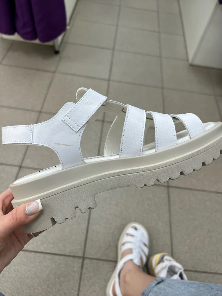 Сандалии обалденные, но пришли потёртые. Перезаказала, надеюсь, будут целые.