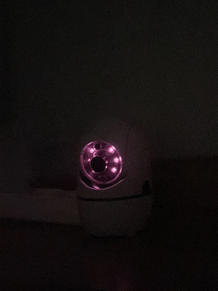 Пару раз пробовали не подключалась. Потом ближе поднесли телефон и все заработало. Хорошо снимает, все видно. Спасибо.