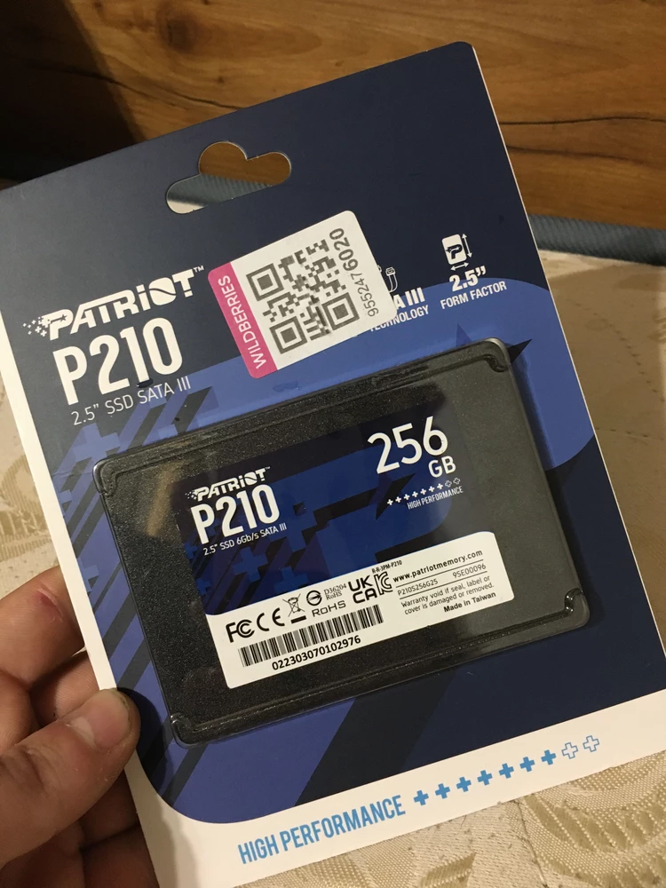 Отлично работает! Стоит sata HDD 1tb, nvme SSD 521gb и оперативка от этой компании. Все работает идеально! Решил взять. SSD для ноутбука. Не пожалел.