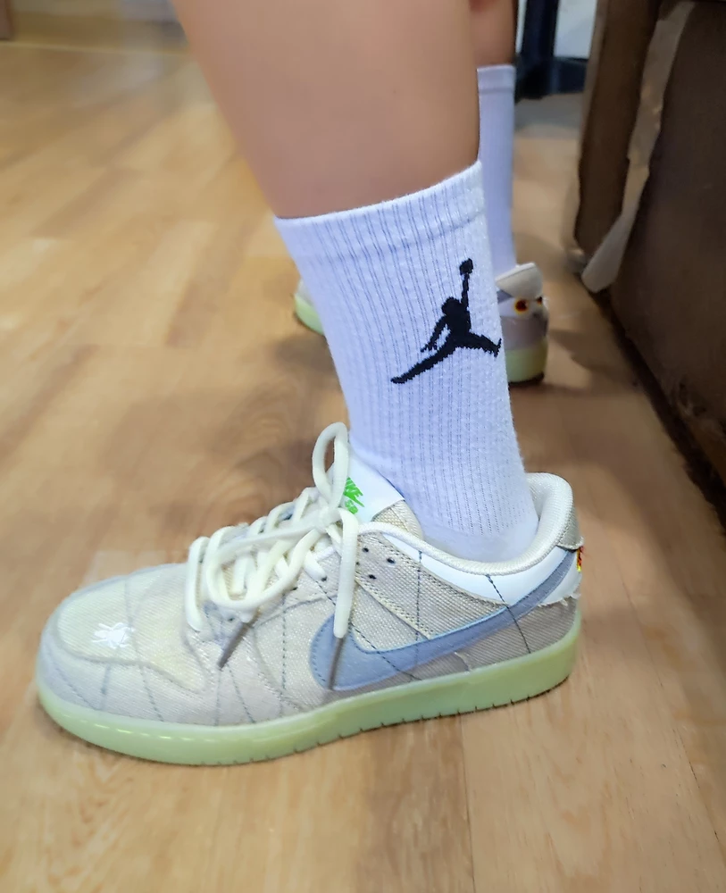 Красивые, качество хорошее, подошва толстенькая, светиться в темноте. Ребенку и маме понравились