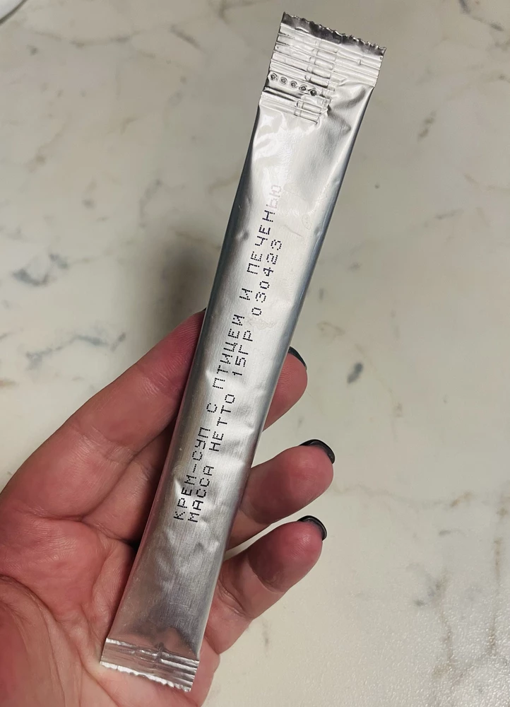 Упаковка такая же, как продавалась в России, а вот сами пакетики не брендированные, просто серые. Сами супчики по консистенции тоже отличаются - ранее в России они были более жидкие, а эти более густые. Но запах 1 в 1. Кот подумал и съел, а значит, они отличные. Спасибо за товар!