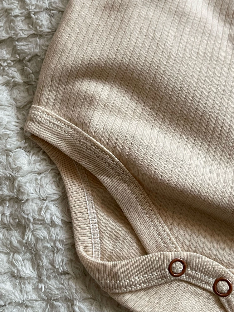 Классный Боди😍100% хлопок, ткань очень приятная, мягкая, швы ровные, цвет приятный бежевый , спасибо 🙏