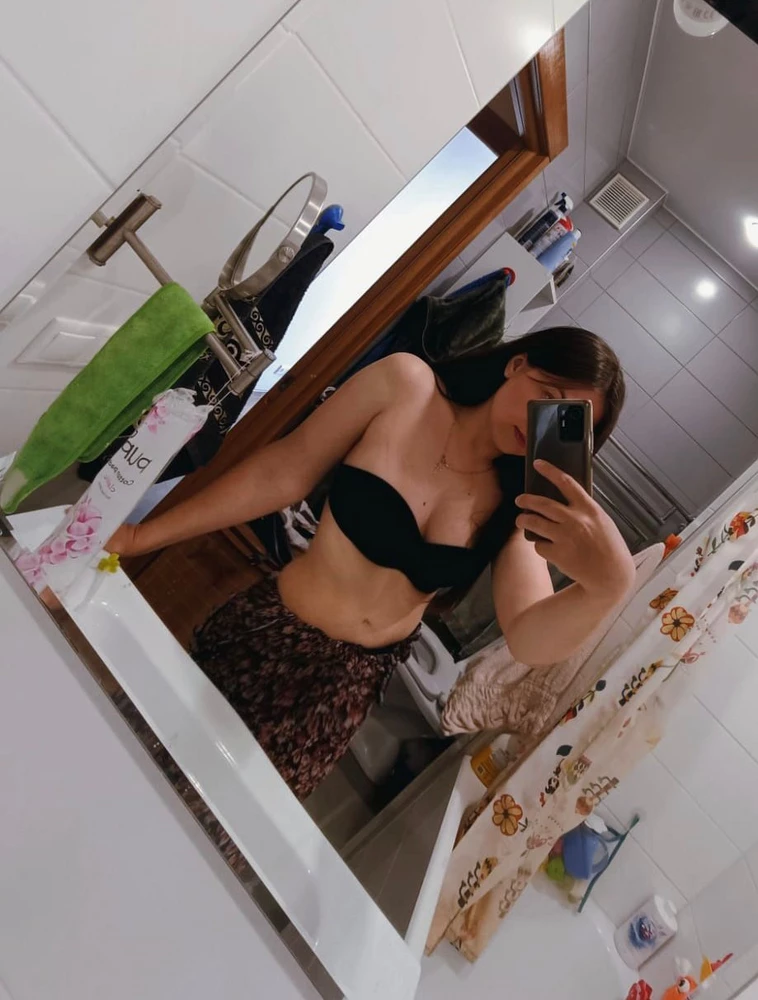 Бюстгалтер приятно порадовал..Качество-цена ❤️🔥
Пришло хорошо упаковано, в комплекте идёт дополнительная прозрачная вставка, если вы хотите надеть платье с открытой спинкой..Основную вставку так же можно регулировать по объёму, что очень удобно. Спасибо продавцу, буду заказывать еще