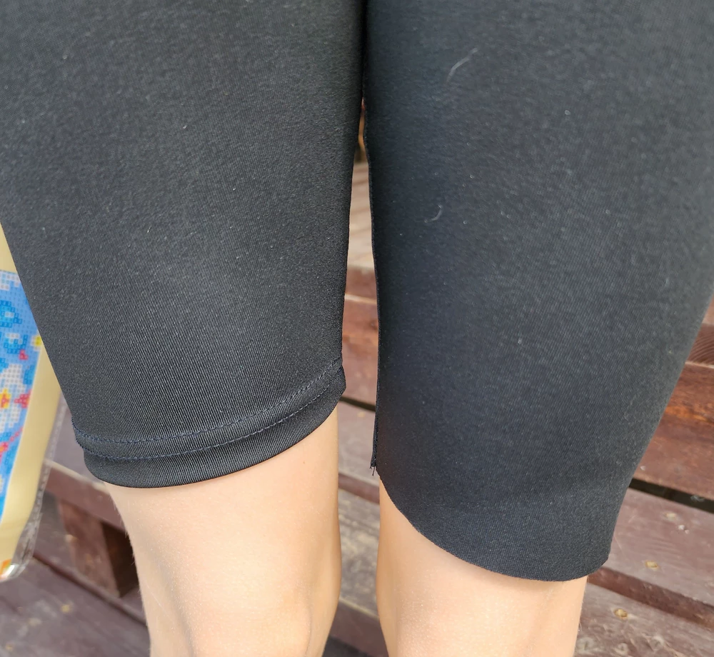 Будьте внимательны! Велосипедки приходят одна штанина подшитая, вторая- нет!