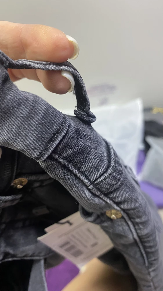 К сожалению отказ,ткань тонкая,шлевки очень хлюпкие ,боялась порвать