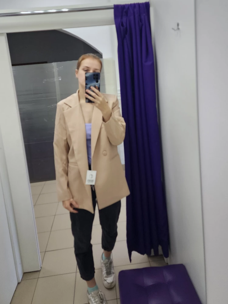 Заказала пиджак, но цвет сильно отличается от картинки