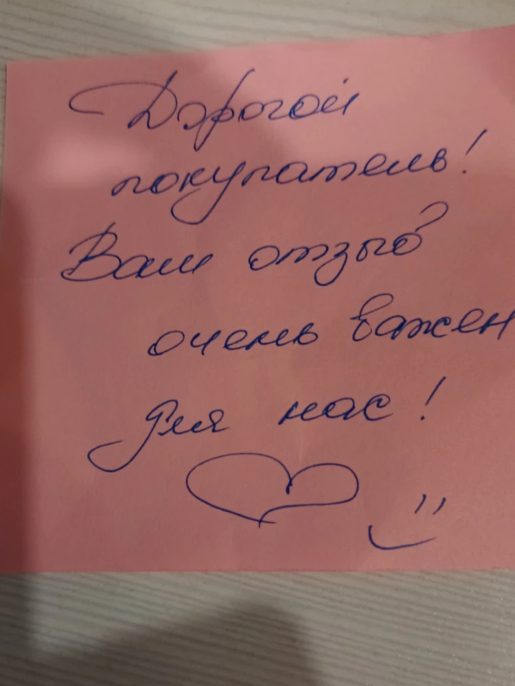 Носок один в черных пятнах, надеюсь о стирается, а так носки яркие красивые, благодарю, надеюсь в следующий раз перед отправкой всё будете проверять тщательно