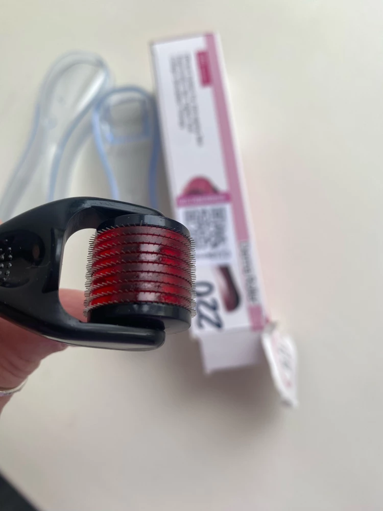 Не рекомендую к покупке. Обычно,сам роллер ,внутри идет в пакете. А тут упаковки внутри коробки не было . Иглы помяты