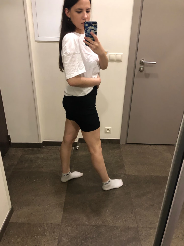 велосипедки шикарные👍, идеально сидят, на лето самое то, очень приятный материал, не просвечиваются.