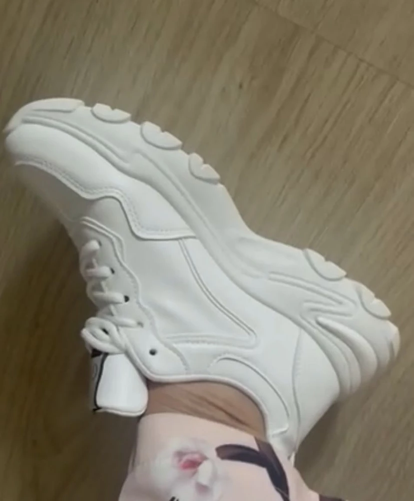 Отлично выглядят внешне ,все идеально . Очень мягкие и удобные . Но маломерят ,как и писали . Я брала на размер больше . В первый же день протестировала их на длительной прогулке . Супер !