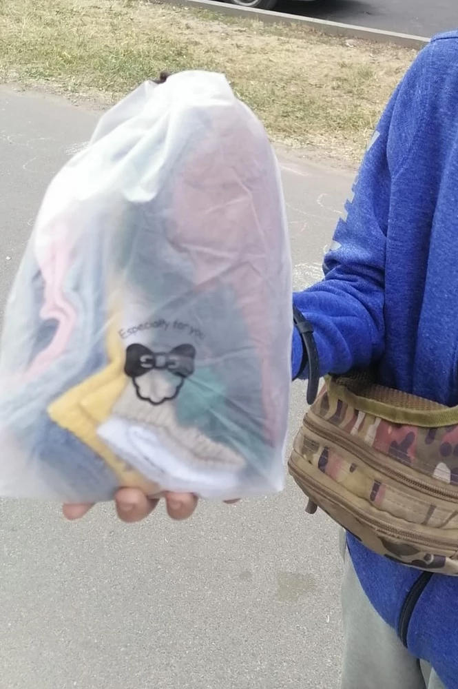 Ребенок в восторге и от мишек и от упаковки.