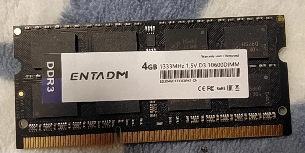 Работает. В паре с elpida запустилась нормально.