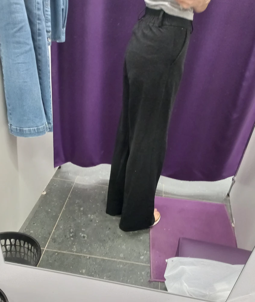 Брюки хорошие, сели хорошо, но они зимние, очень теплые. А я хотела летние. К сожалению отказ.