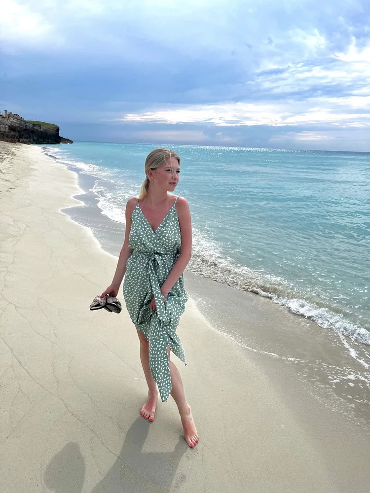 Хорошее платье, легкое и удобное