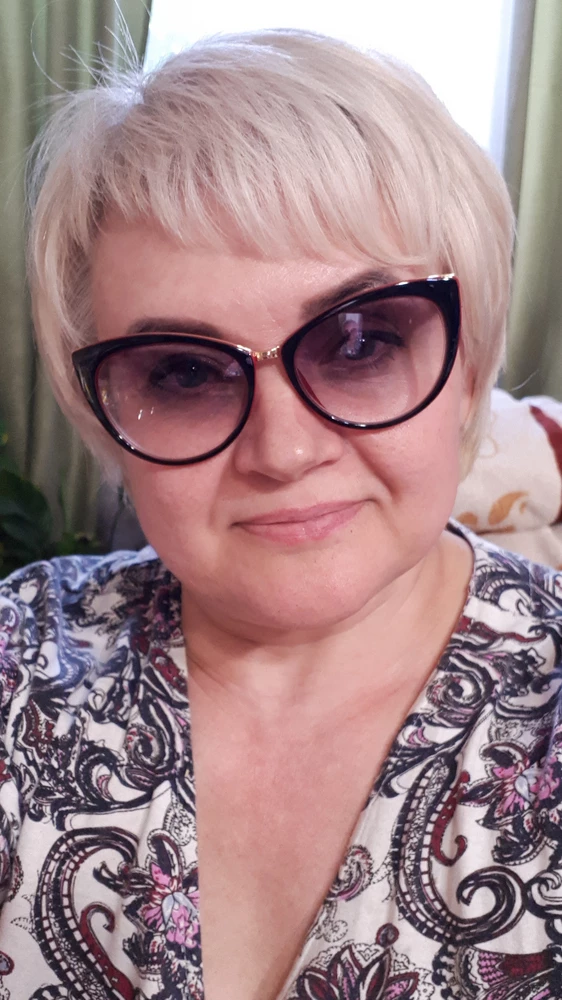 Очки на -1.0 затемнённые очень удобные,в солнечную погоду, мне нравится, не дорогие. Раньше были уже такие сломалась душка.
