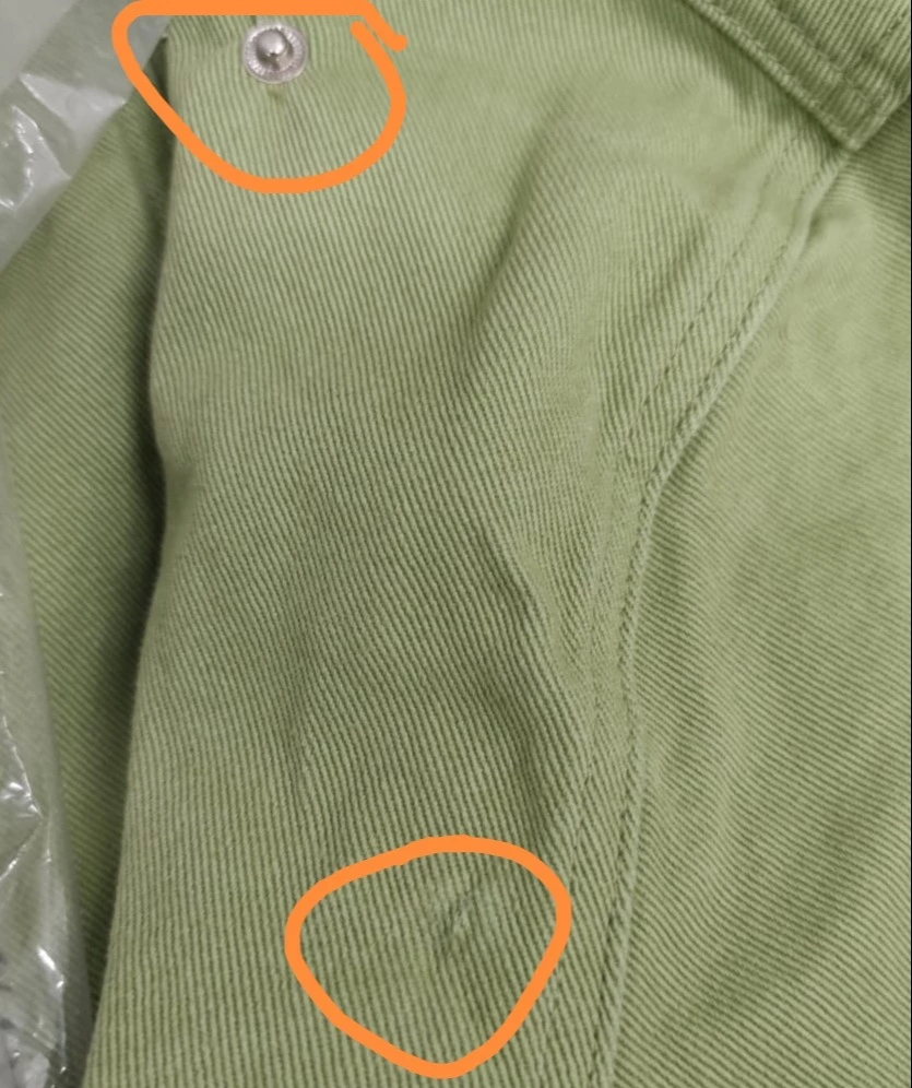 На зелёной джинсовке размера М - оказался брак по ткани и зажим где клёпка. Пришлось отказаться