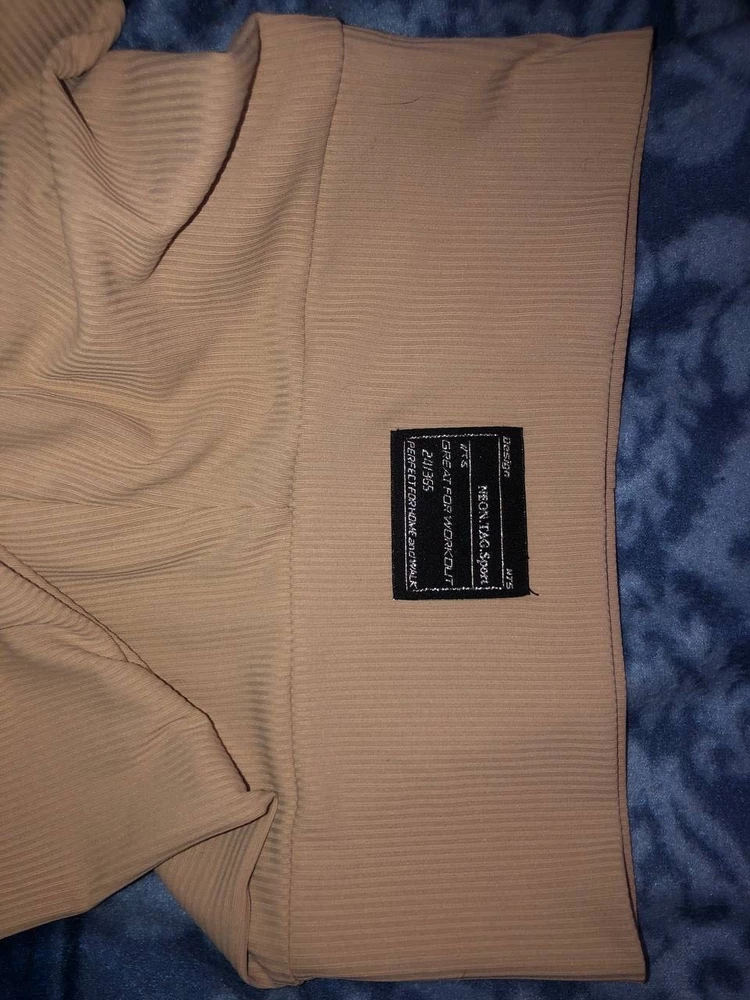 Отличные велосипедки, по плотности ткань идеальная, тело дышит, не просвечиваются,сидят супер. Рекомендую!