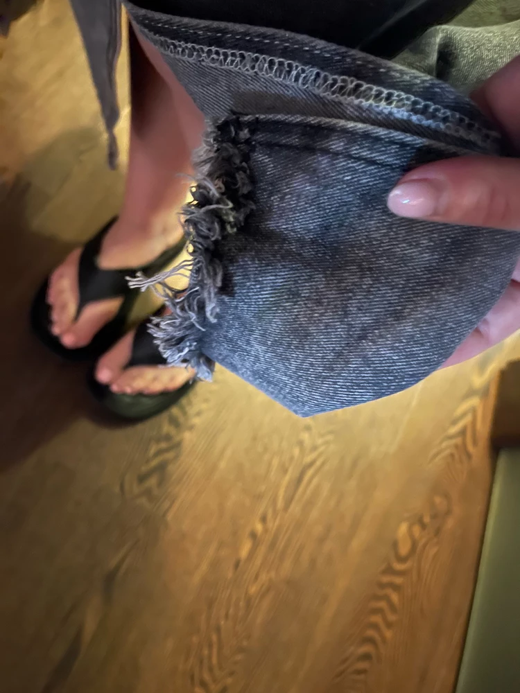 Юбка как на фото, села идеально , параметры соответствуют , нравится мне этот необработанный край 😍