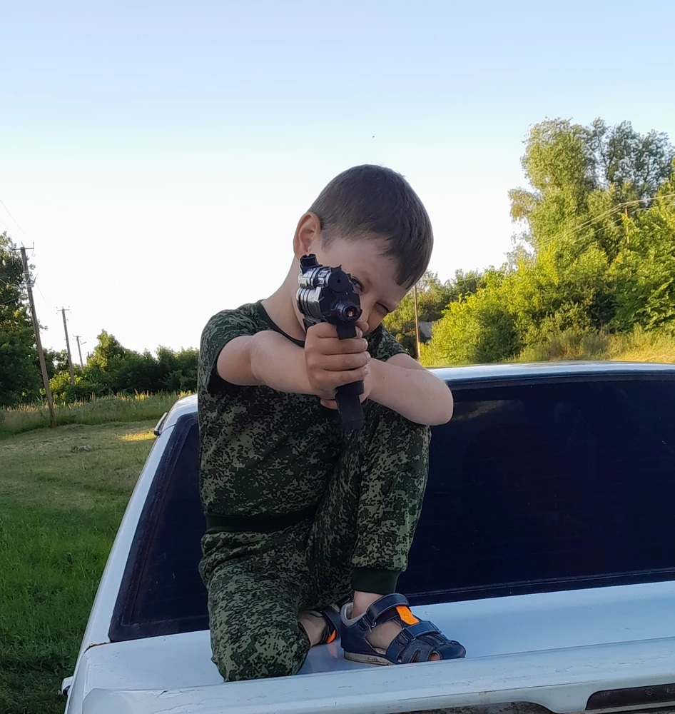 Мой солдат доволен😄 хороший костюмчик, в стирке ещё не был,  все в размерчик, прям идеально. Доставка быстая,  вовремя пришло) спасибо продавцу🤗