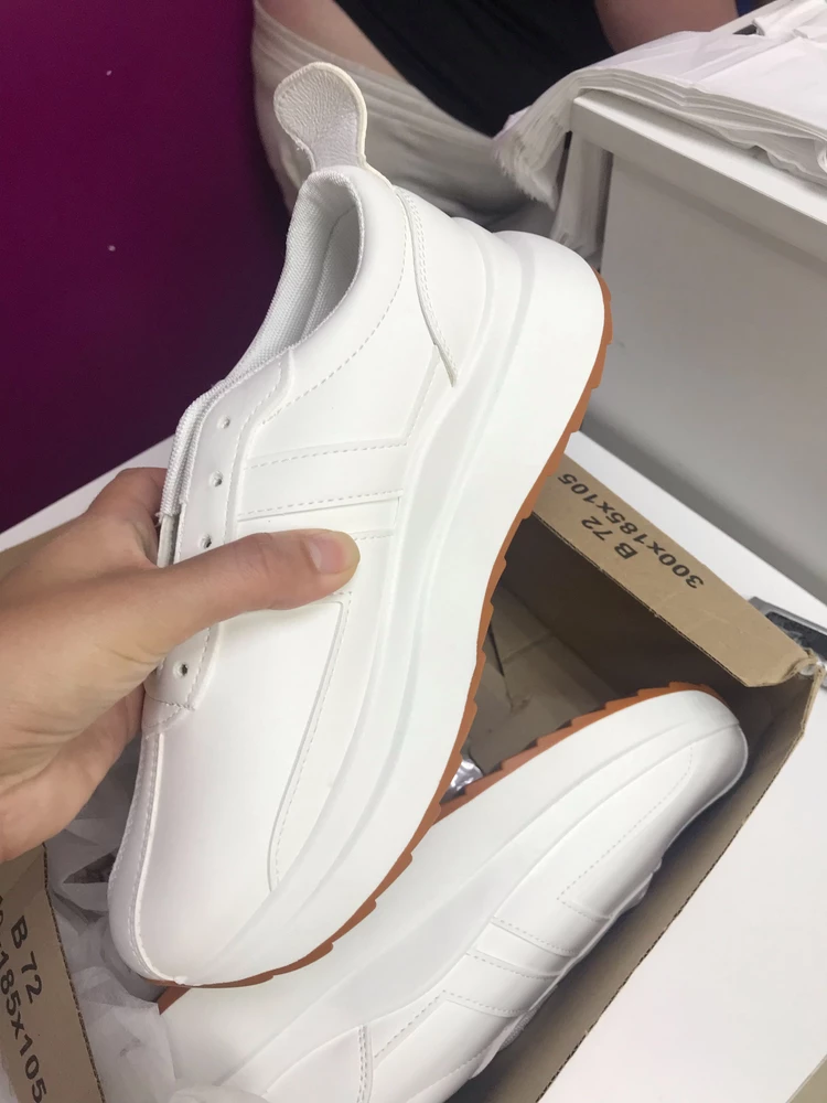 Маломерки на полтора размера , поэтому не взяла , массивные , вроде с виду прилично смотрятся , но пока примеряла ноги как парнике , точно не на лето как по мне ! Отказ из-за размера