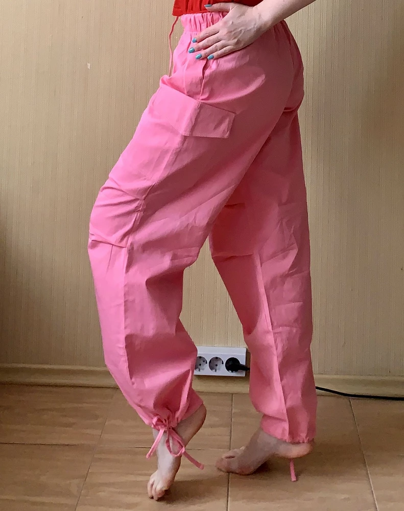 Нормальные брюки, все хорошо. Довольна, цена отличная. Стирала и гладила по рекомендации на бирке, все прекрасно, качество на высоте.