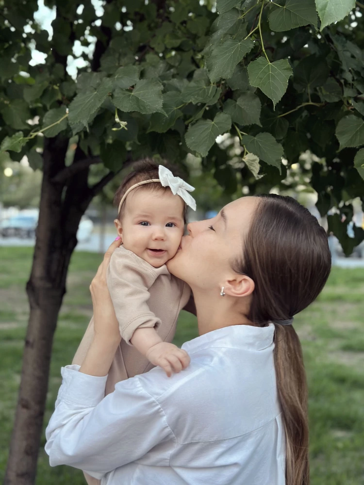 Шикарный, мягкий, смотрится супер мило 😊