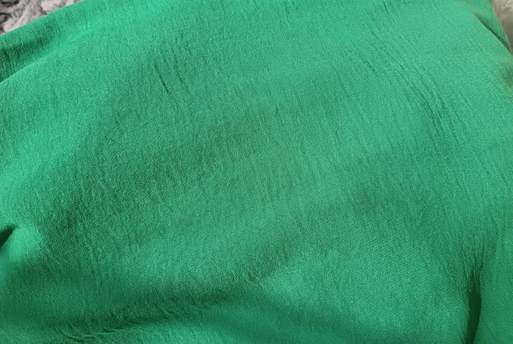 Отличные брючки! Приятная ткань. Цвет яркий и насыщенный.