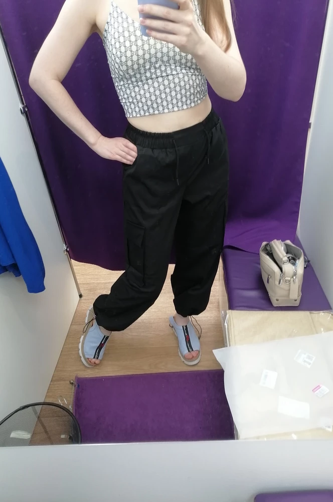 Брюки понравились. Качество ткани хорошее, плотное. Размер соответствует таблице. На рост 173 отлично как без резинки снизу, так и с ней👍🏻