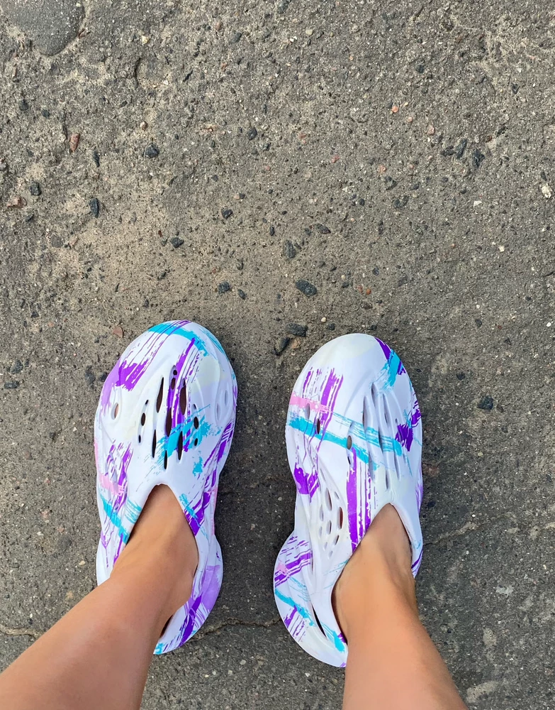 Мега крутые и очень удобные. Это была любовь с первого взгляда💜 Заказывала  по размерной сетке продавца, на свой 37 заказала 38 и отлично подошли.