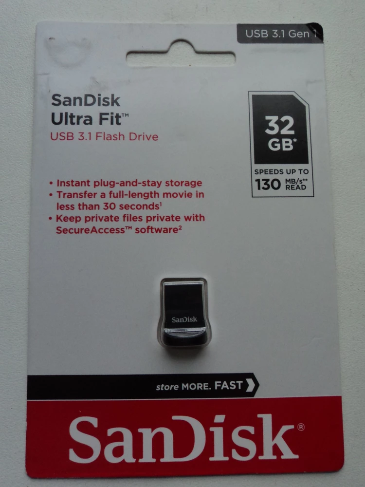 Получила быстро флэшку.Упаковка не нарушена. ОЧЕНЬ смутило то,как напутали на сайте и упаковщики со страной производителя.На сайте четко  указана страна производитель Малайзия,на упаковке  написано КИТАЙ-даже по-русски.А вот КОД страны-ТУРЦИЯ.Зачем и кому выгодна такая мешанина((( Сама флэшка  малюсенькая-для сравнения выложила фото.Будем надеяться что прослужит долго и Гб окажутся такими объёмными.