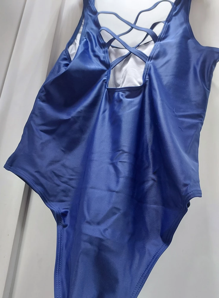 Пришёл однотонный купальник другого фасона вместо заказываемого с градиентом.
Перезаказала повторно, но снова пришёл однотонный. По итогам 2 отказа и снятие процентов. Безобразие!